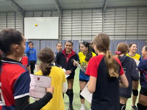 Triangular Sub 14 Damas en el colegio Sagrada Familia