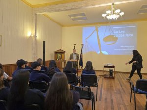 Charla Ley de Responsabilidad Penal Adolescente I Medios con P. Jefes