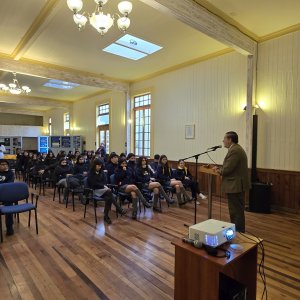 Charla Ley de Responsabilidad Penal Adolescente I Medios con P. Jefes