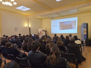 Exposición Tomás Almuna "Bueno y Qué Aprendiste"