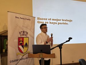 Exposición Tomás Almuna "Bueno y Qué Aprendiste"