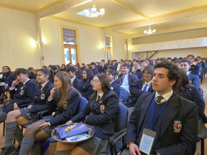 Exposición Tomás Almuna "Bueno y Qué Aprendiste"