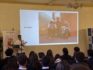 Exposición Tomás Almuna "Bueno y Qué Aprendiste"