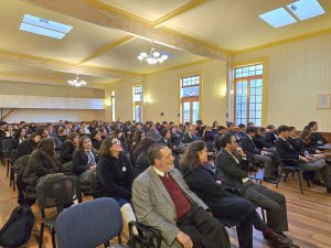 Exposición Tomás Almuna "Bueno y Qué Aprendiste"