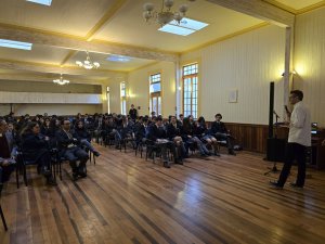 Exposición Tomás Almuna "Bueno y Qué Aprendiste"