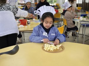 23 Cocinando con los 1º Básicos trabajo colaborativo