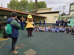 8 Visita de Forestín a ED. Parvularia