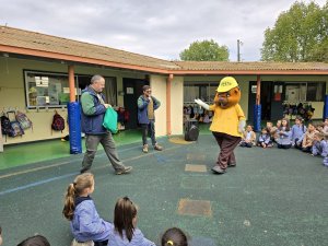 8 Visita de Forestín a ED. Parvularia