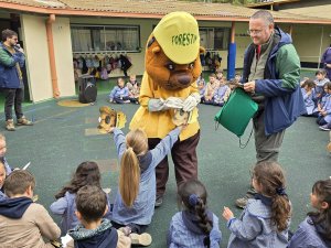 8 Visita de Forestín a ED. Parvularia